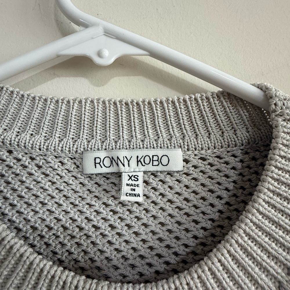 Ronny Kobo Collection Knit Sweater. Size XS. Pristine Condition. - Picture 4 of 7